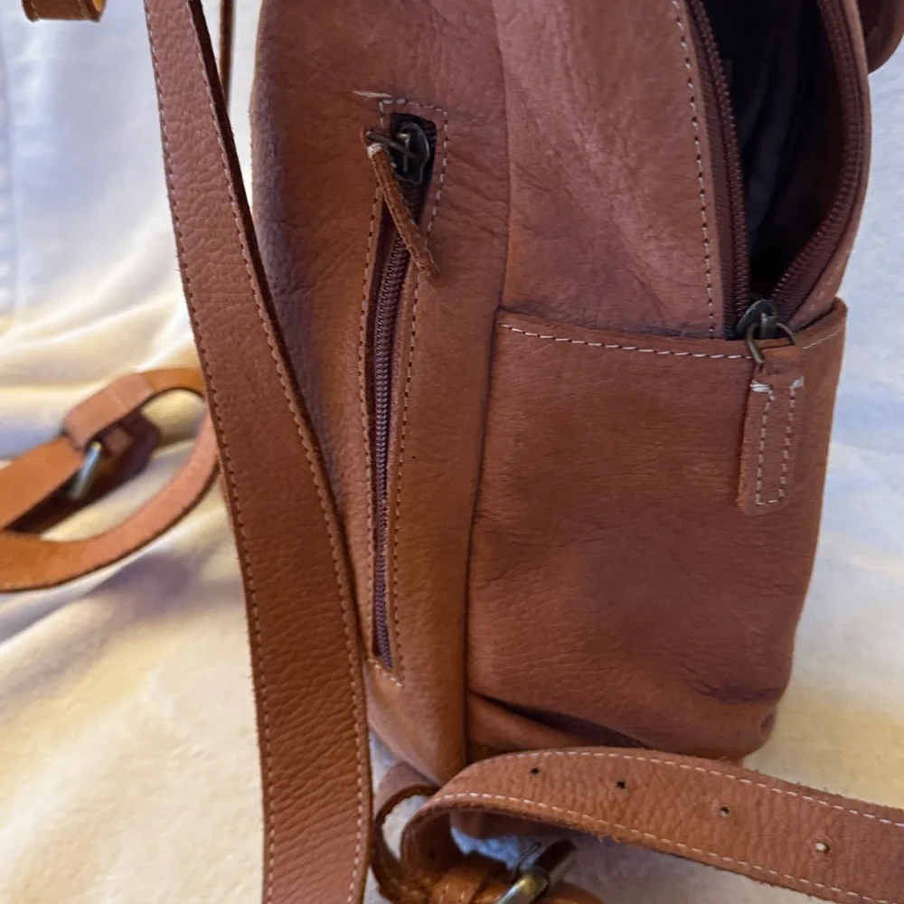 Cowhide backpack. EUC - Picture 6 of 7